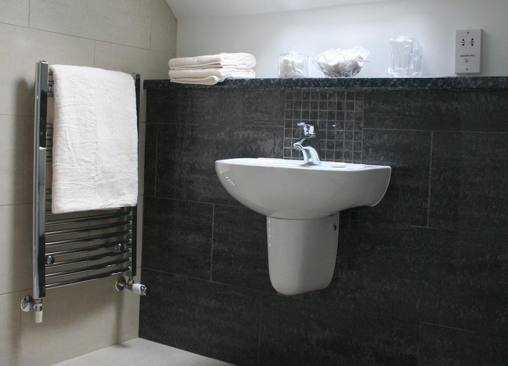 Mead Lodge B&B Коршем Номер фото