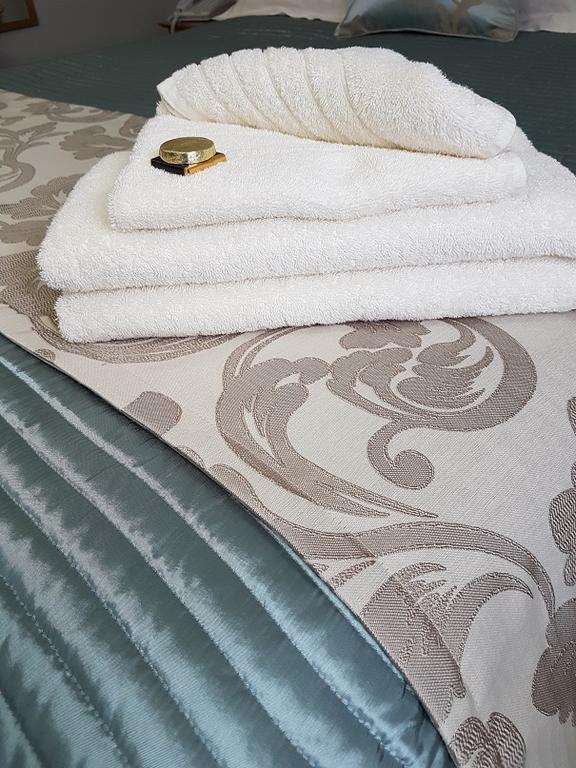 Mead Lodge B&B Коршем Екстер'єр фото